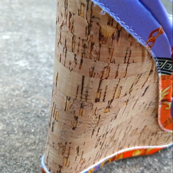 A Funky Purple Wedge - Picture 6 of 6